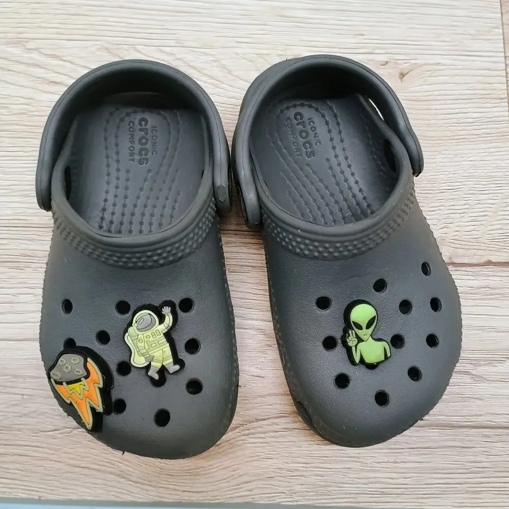 Crocs Unisex Kids 7 Classic Clogs Space Alien Astronaut Dark Gray Sandals